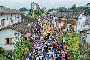 鹈鹕官方：锡安因右腿挫伤离场 本场比赛不会回归